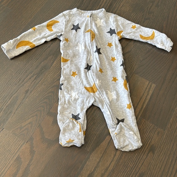 Old Navy Moon Unisex Printed Footie Pajama One-Piece- 6-9M - Picture 1 of 6